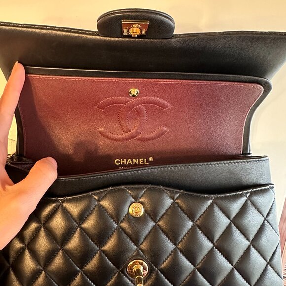 Chanel Classic Flap Lambskin - 9.8 Condition - Black/Gold in Medium/Large - Picture 6 of 11
